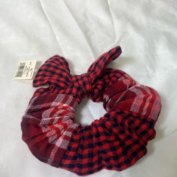 💚  NWTs aerie | Red Buffalo plaid large scrunchie - Picture 1 of 3